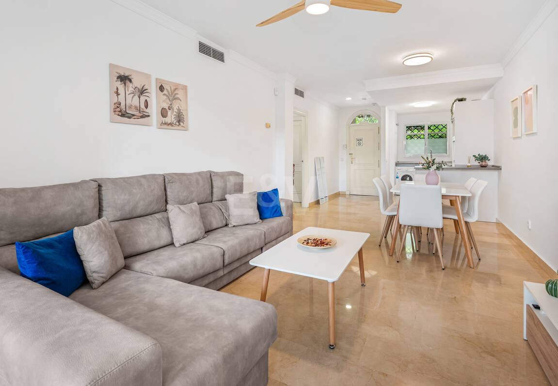 Vivir en el Jardín en Aloha Gardens, Nueva Andalucía, Marbella – Luminoso apartamento en planta baja de 2 dormitorios a poca distancia de Puerto Banús | Alquileres de media y larga estancia