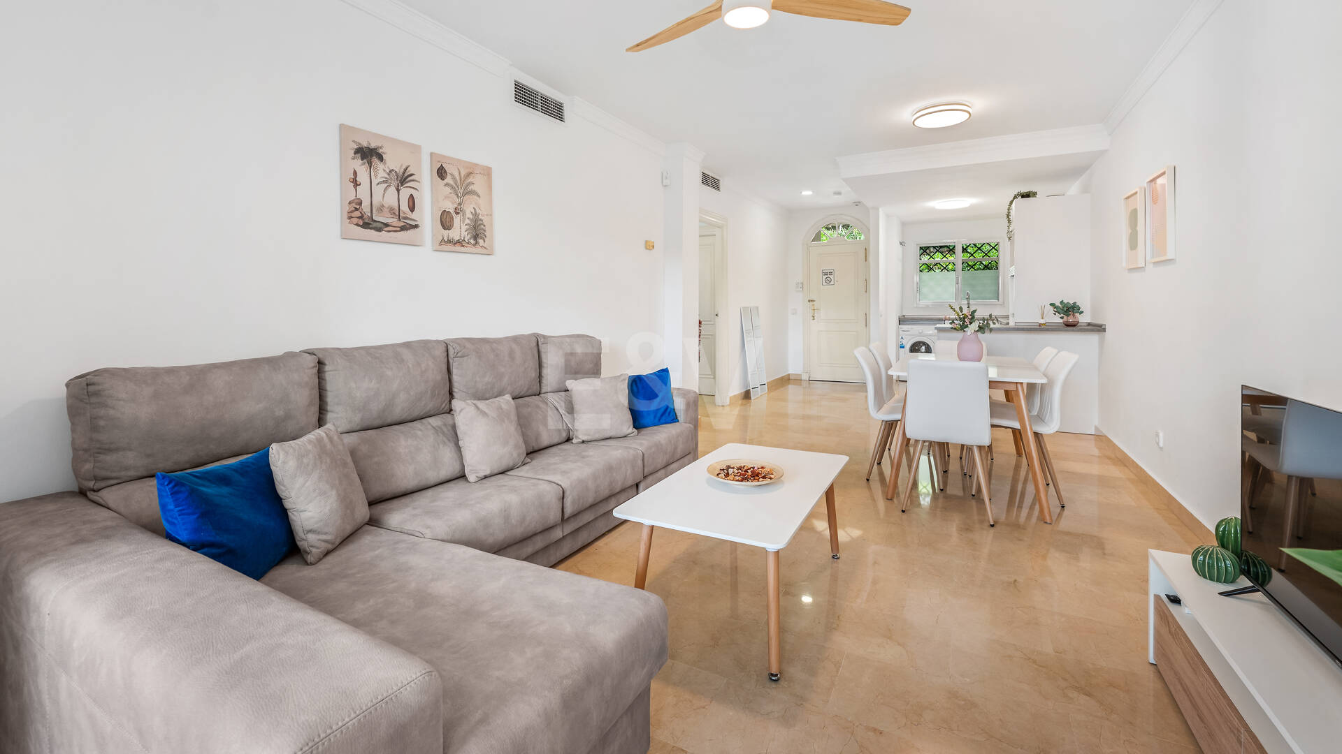 Vivir en el Jardín en Aloha Gardens, Nueva Andalucía, Marbella – Luminoso apartamento en planta baja de 2 dormitorios a poca distancia de Puerto Banús | Alquileres de media y larga estancia