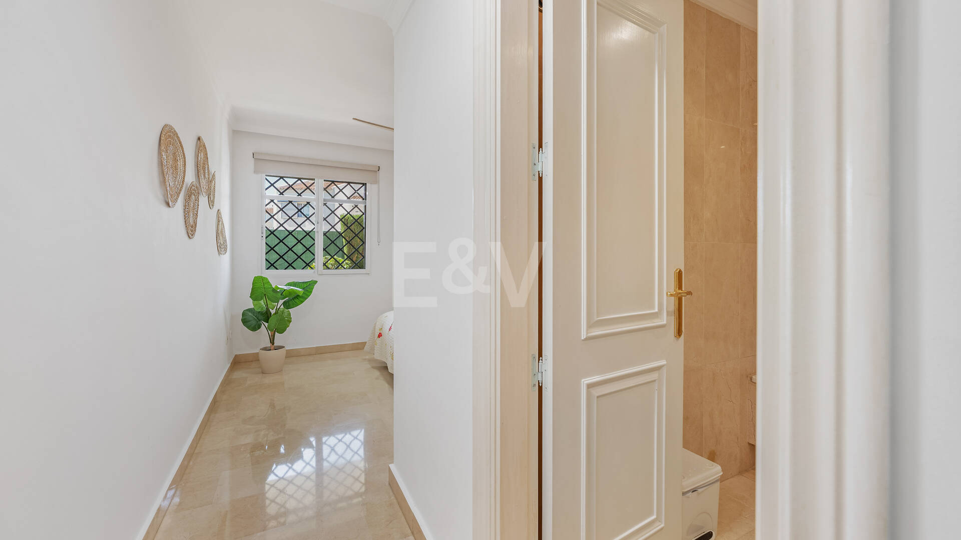 Vivir en el Jardín en Aloha Gardens, Nueva Andalucía, Marbella – Luminoso apartamento en planta baja de 2 dormitorios a poca distancia de Puerto Banús | Alquileres de media y larga estancia