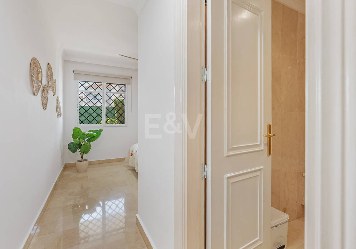 Appartement rez de chaussée à louer en Nueva Andalucia, Marbella (Toutes les zones)
