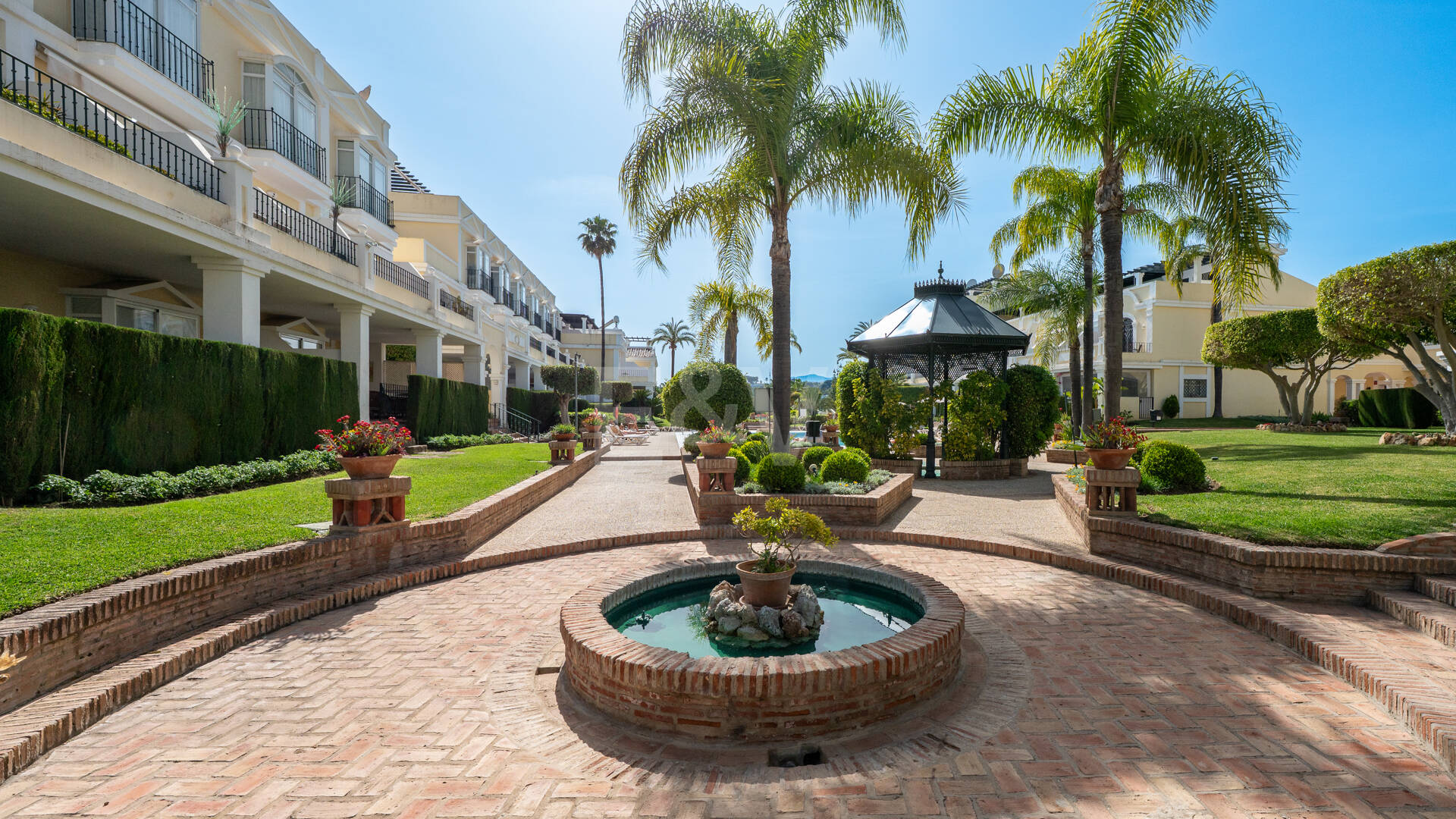 Vivir en el Jardín en Aloha Gardens, Nueva Andalucía, Marbella – Luminoso apartamento en planta baja de 2 dormitorios a poca distancia de Puerto Banús | Alquileres de media y larga estancia