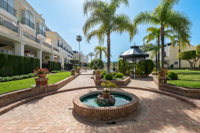 Vivir en el Jardín en Aloha Gardens, Nueva Andalucía, Marbella – Luminoso apartamento en planta baja de 2 dormitorios a poca distancia de Puerto Banús | Alquileres de media y larga estancia