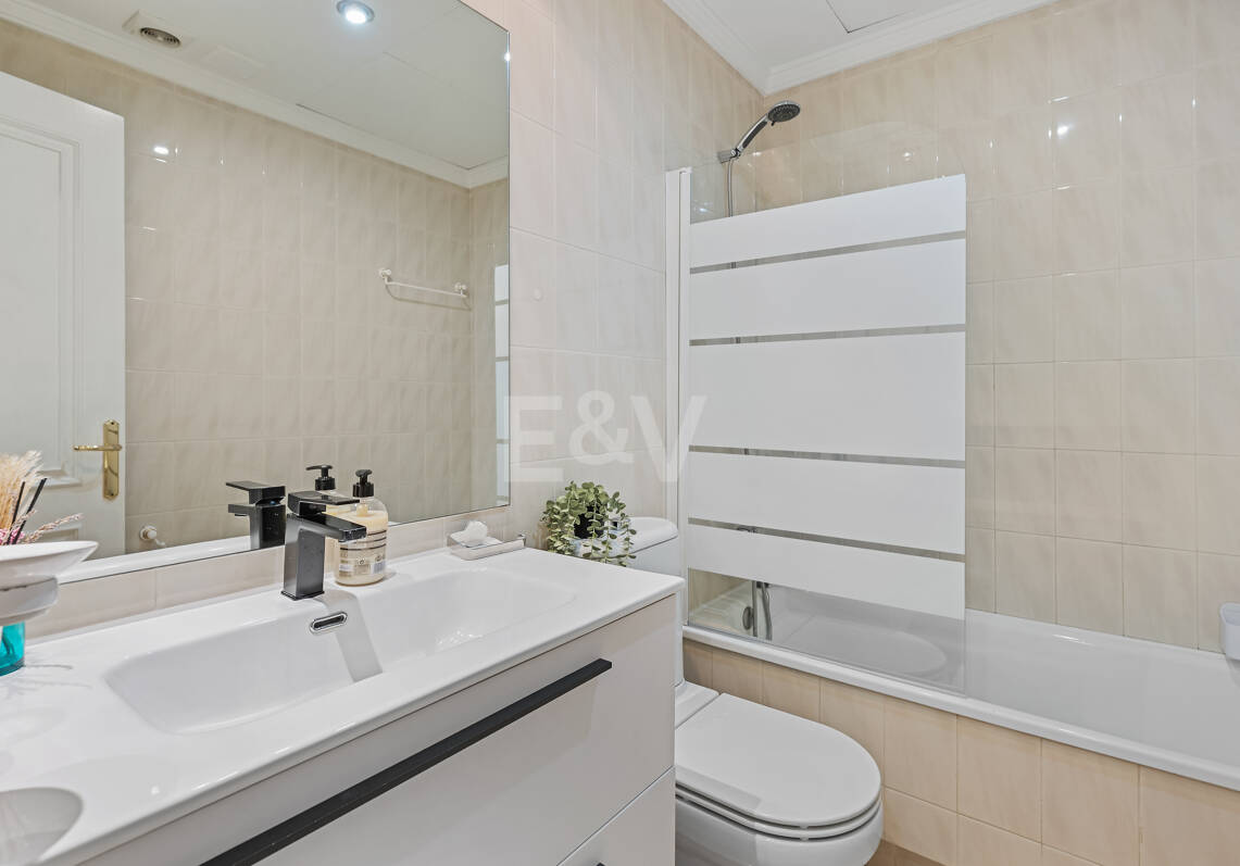 Appartement rez de chaussée à louer en Nueva Andalucia, Marbella (Toutes les zones)