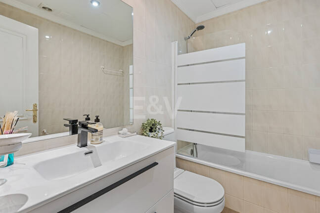 Vivir en el Jardín en Aloha Gardens, Nueva Andalucía, Marbella – Luminoso apartamento en planta baja de 2 dormitorios a poca distancia de Puerto Banús | Alquileres de media y larga estancia