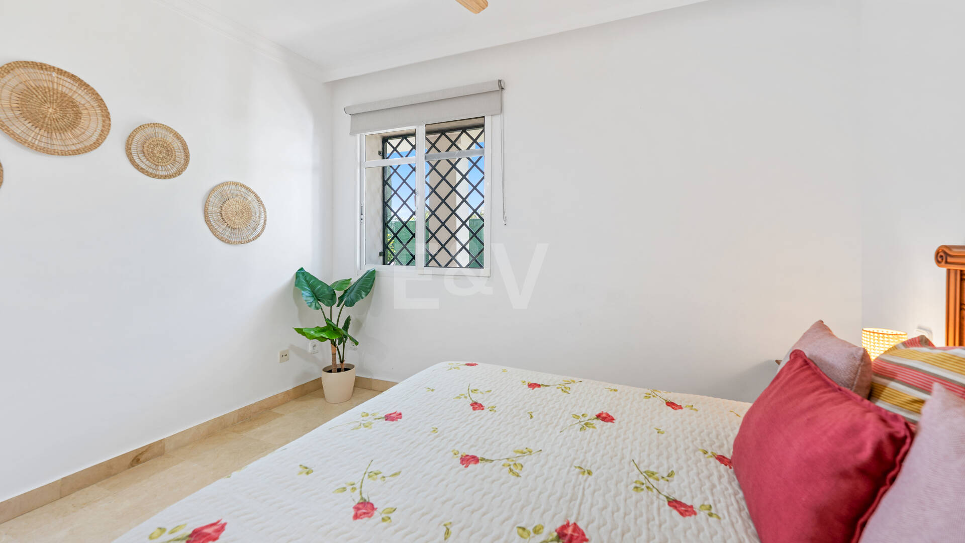 Vivir en el Jardín en Aloha Gardens, Nueva Andalucía, Marbella – Luminoso apartamento en planta baja de 2 dormitorios a poca distancia de Puerto Banús | Alquileres de media y larga estancia