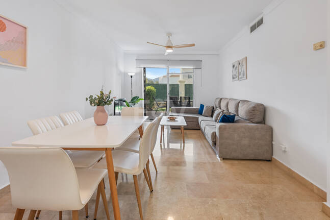 Vivir en el Jardín en Aloha Gardens, Nueva Andalucía, Marbella – Luminoso apartamento en planta baja de 2 dormitorios a poca distancia de Puerto Banús | Alquileres de media y larga estancia