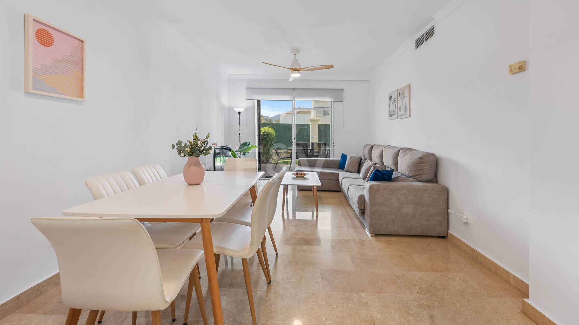Vivir en el Jardín en Aloha Gardens, Nueva Andalucía, Marbella – Luminoso apartamento en planta baja de 2 dormitorios a poca distancia de Puerto Banús | Alquileres de media y larga estancia