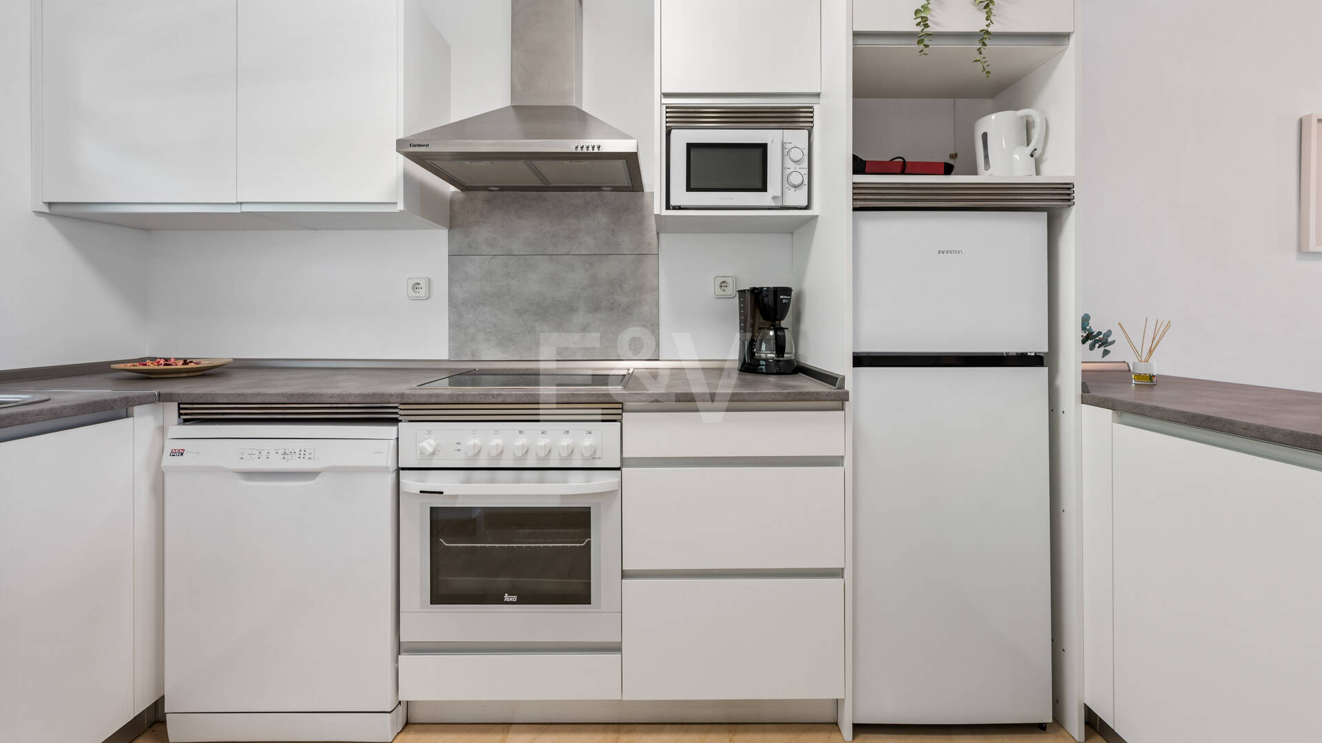 Vivir en el Jardín en Aloha Gardens, Nueva Andalucía, Marbella – Luminoso apartamento en planta baja de 2 dormitorios a poca distancia de Puerto Banús | Alquileres de media y larga estancia