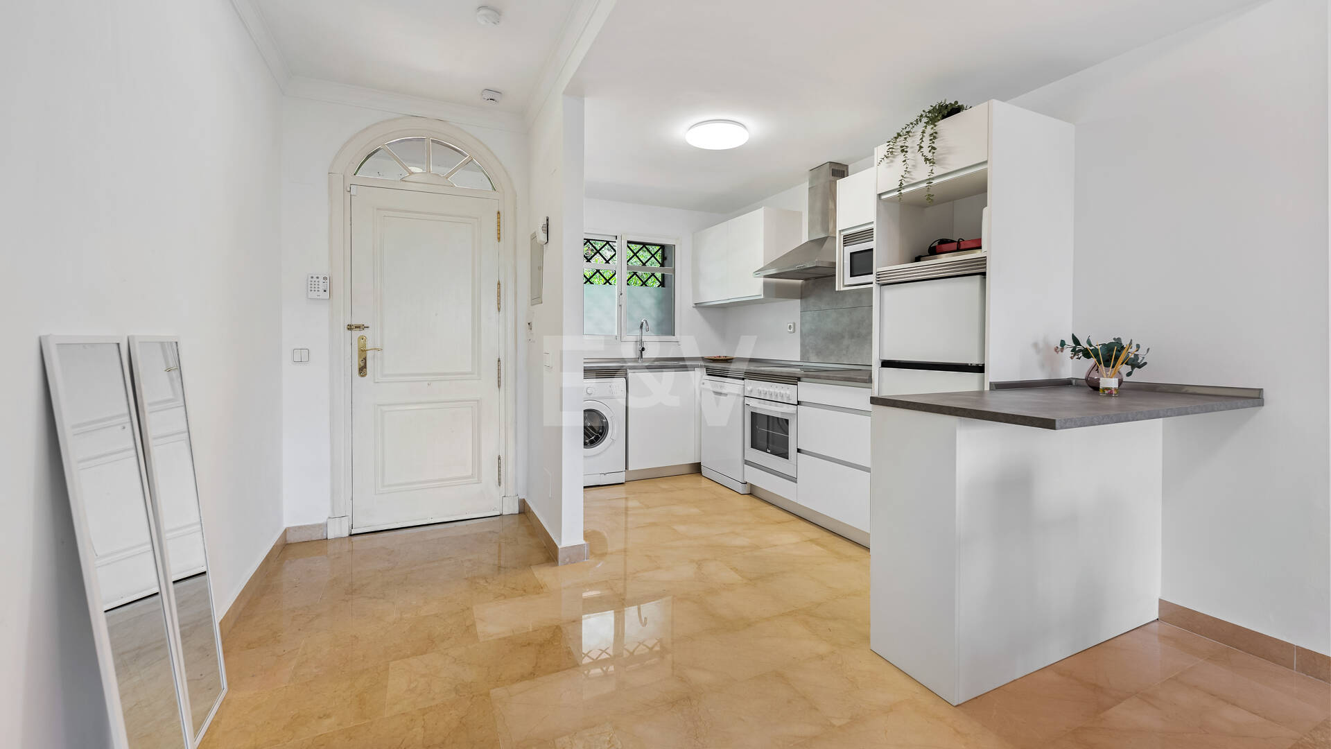 Vivir en el Jardín en Aloha Gardens, Nueva Andalucía, Marbella – Luminoso apartamento en planta baja de 2 dormitorios a poca distancia de Puerto Banús | Alquileres de media y larga estancia