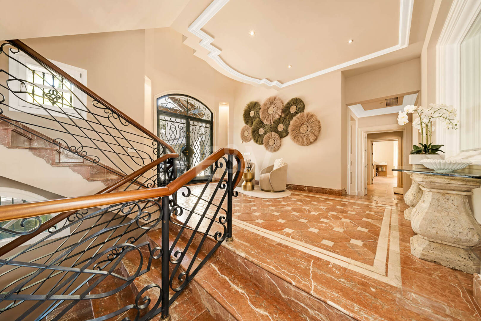 Makelloses klassisches Anwesen in Marbella Hill Club II mit den schönsten Panoramablicken Marbellas