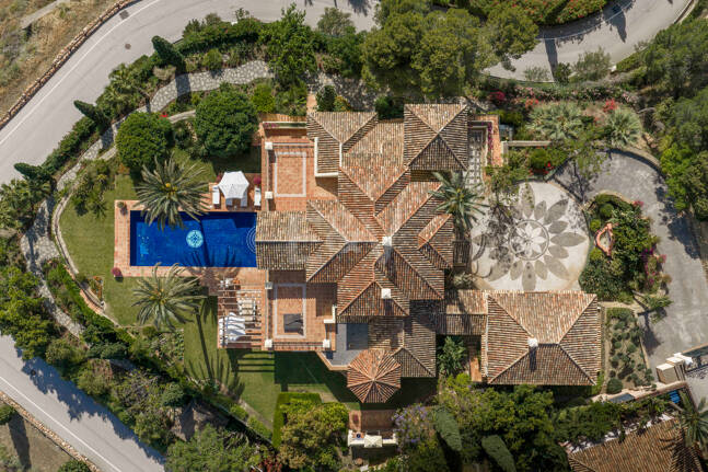 Immaculate Classical Estate in Marbella Hill Club II with the Finest Panoramic Views in Marbella