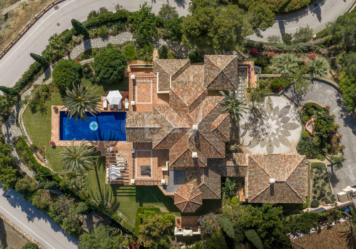 Immaculate Classical Estate in Marbella Hill Club II with the Finest Panoramic Views in Marbella