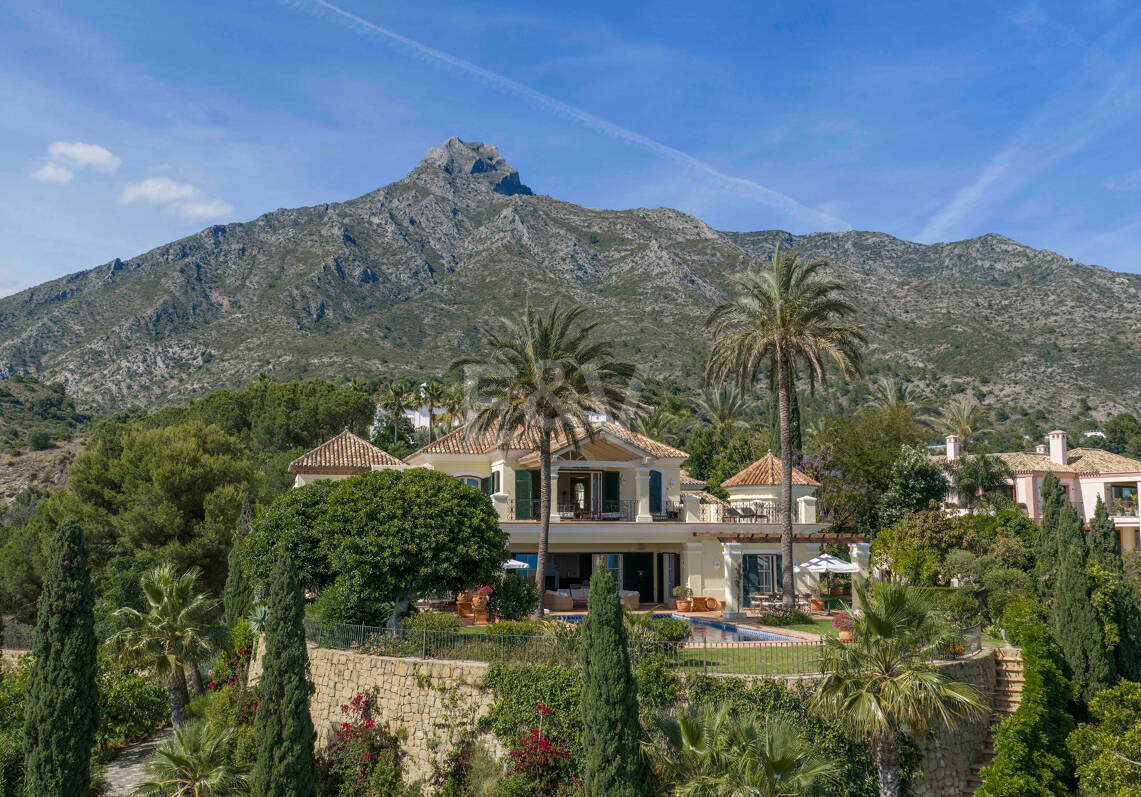 Immaculate Classical Estate in Marbella Hill Club II with the Finest Panoramic Views in Marbella