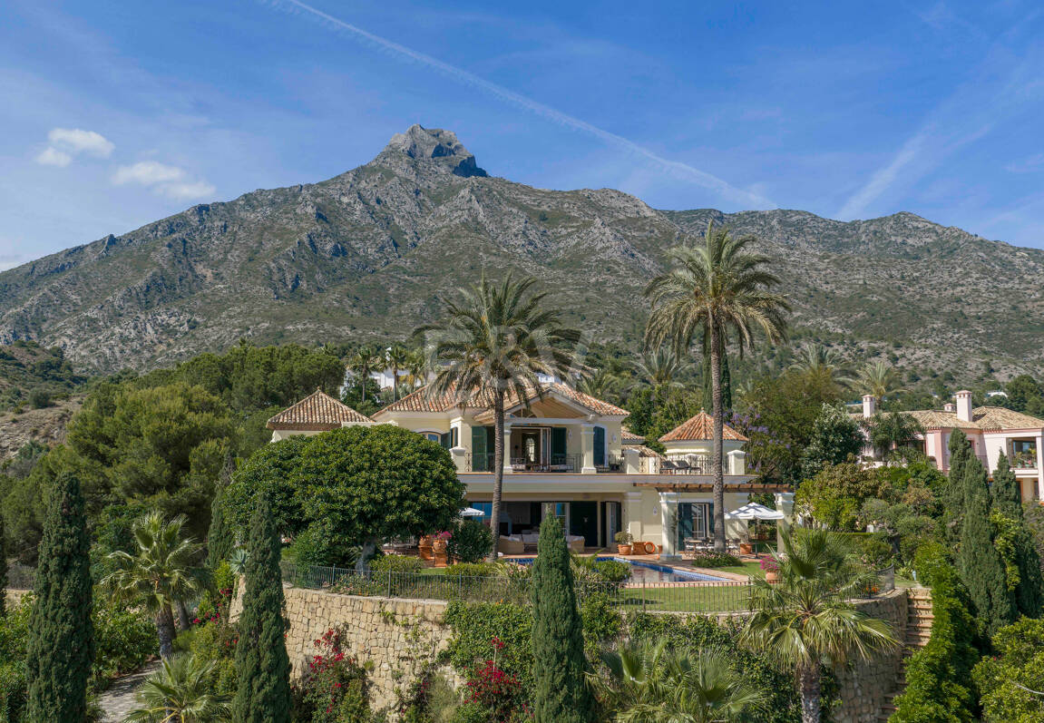 Immaculate Classical Estate in Marbella Hill Club II with the Finest Panoramic Views in Marbella