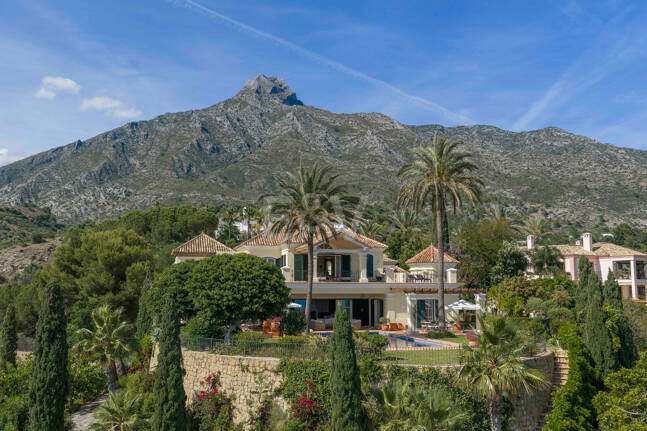 Immaculate Classical Estate in Marbella Hill Club II with the Finest Panoramic Views in Marbella