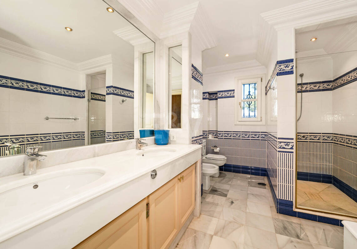 Immaculate Classical Estate in Marbella Hill Club II with the Finest Panoramic Views in Marbella