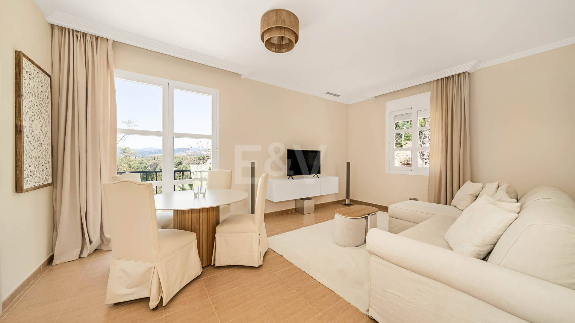 Makelloses klassisches Anwesen in Marbella Hill Club II mit den schönsten Panoramablicken Marbellas