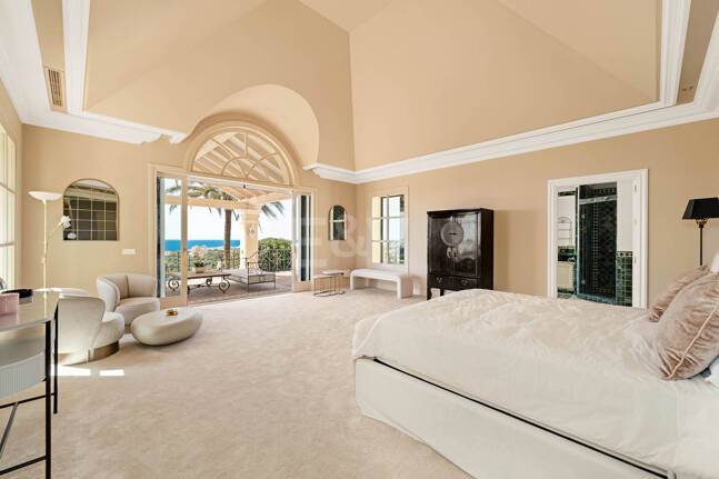 Makelloses klassisches Anwesen in Marbella Hill Club II mit den schönsten Panoramablicken Marbellas