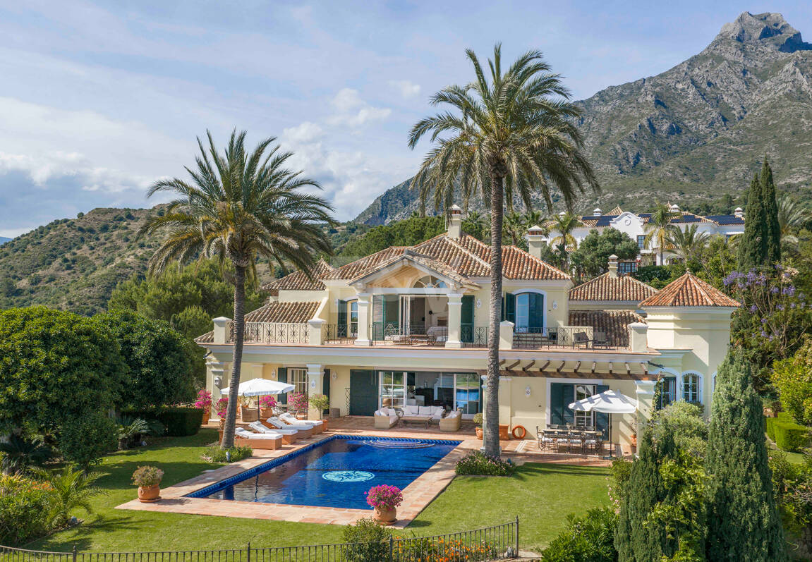 Immaculate Classical Estate in Marbella Hill Club II with the Finest Panoramic Views in Marbella