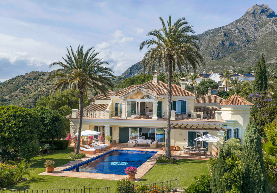 Immaculate Classical Estate in Marbella Hill Club II with the Finest Panoramic Views in Marbella