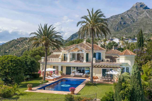 Immaculate Classical Estate in Marbella Hill Club II with the Finest Panoramic Views in Marbella
