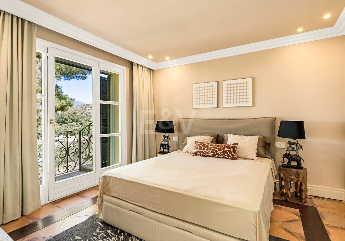 Immaculate Classical Estate in Marbella Hill Club II with the Finest Panoramic Views in Marbella