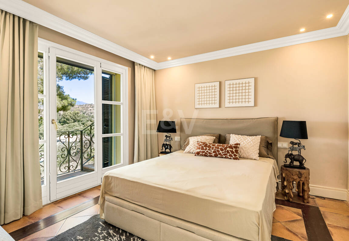 Immaculate Classical Estate in Marbella Hill Club II with the Finest Panoramic Views in Marbella