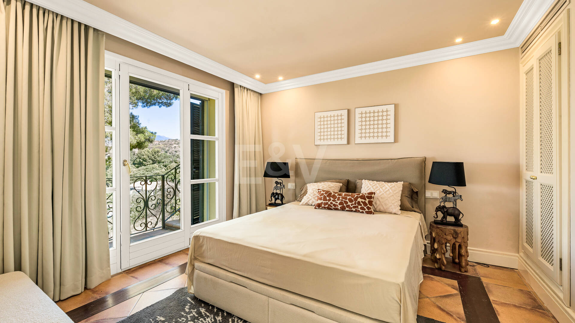 Immaculate Classical Estate in Marbella Hill Club II with the Finest Panoramic Views in Marbella