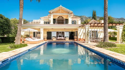Makelloses klassisches Anwesen in Marbella Hill Club II mit den schönsten Panoramablicken Marbellas