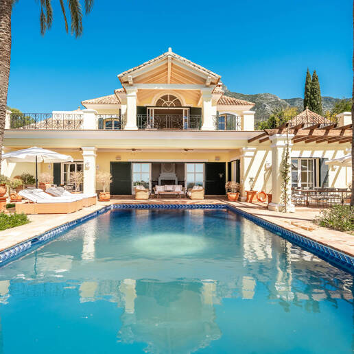 Makelloses klassisches Anwesen in Marbella Hill Club II mit den schönsten Panoramablicken Marbellas