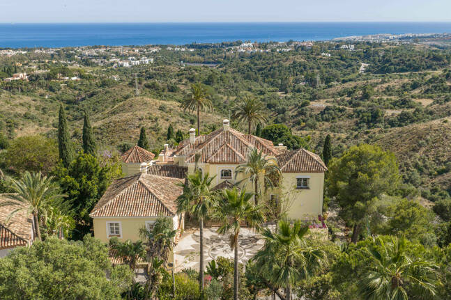 Immaculate Classical Estate in Marbella Hill Club II with the Finest Panoramic Views in Marbella