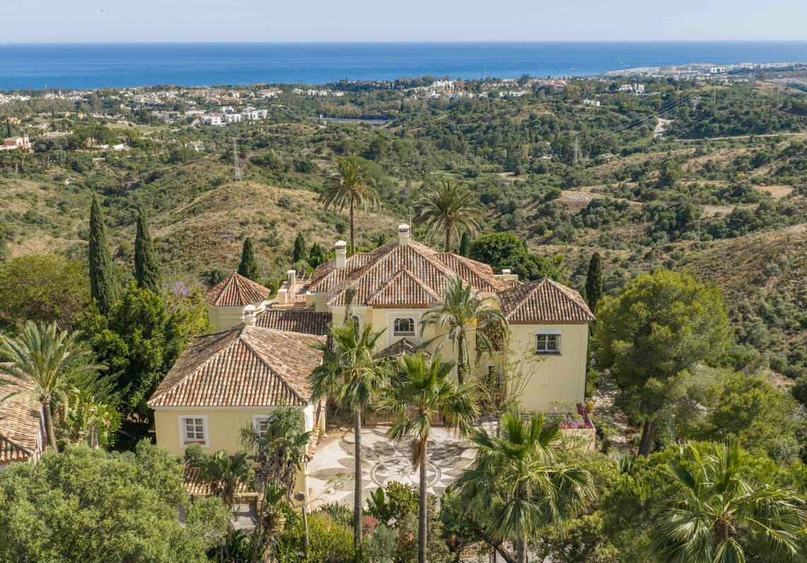 Immaculate Classical Estate in Marbella Hill Club II with the Finest Panoramic Views in Marbella