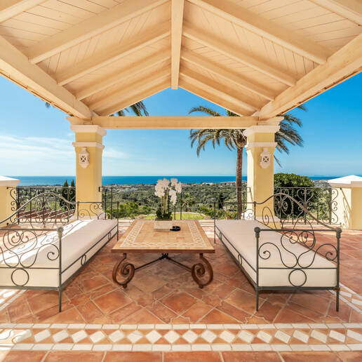 Makelloses klassisches Anwesen in Marbella Hill Club II mit den schönsten Panoramablicken Marbellas