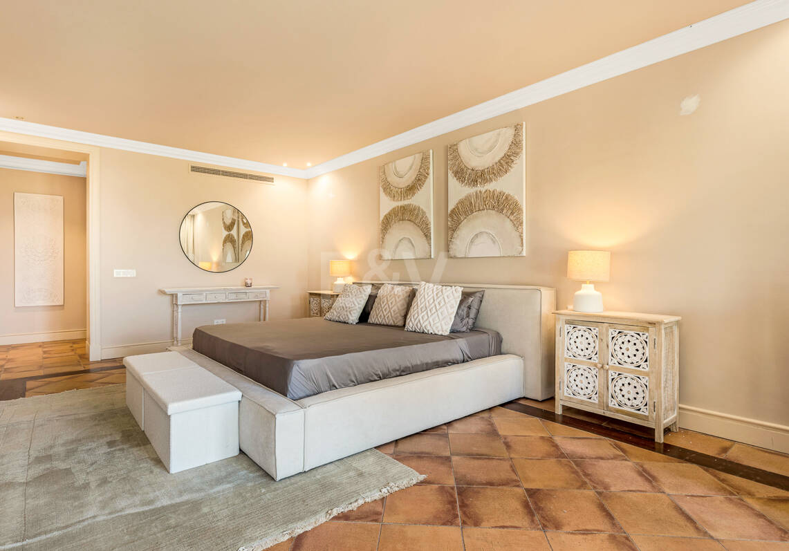 Immaculate Classical Estate in Marbella Hill Club II with the Finest Panoramic Views in Marbella