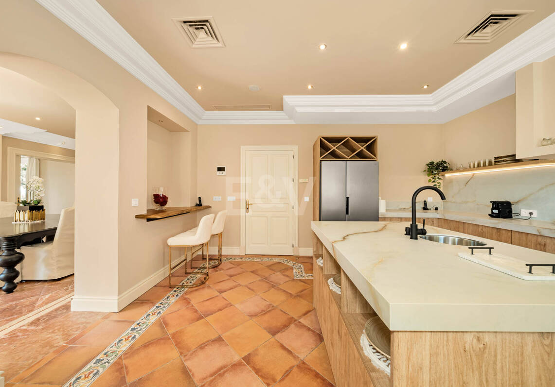 Immaculate Classical Estate in Marbella Hill Club II with the Finest Panoramic Views in Marbella