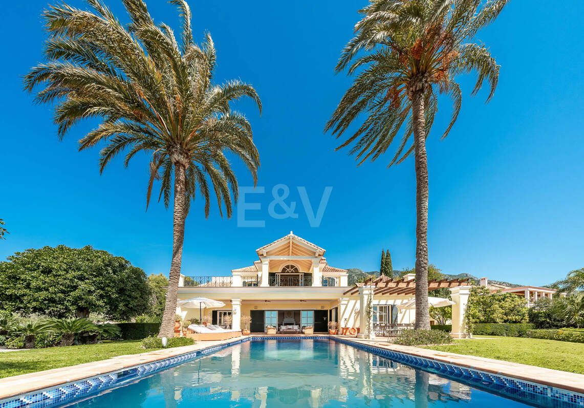 Immaculate Classical Estate in Marbella Hill Club II with the Finest Panoramic Views in Marbella
