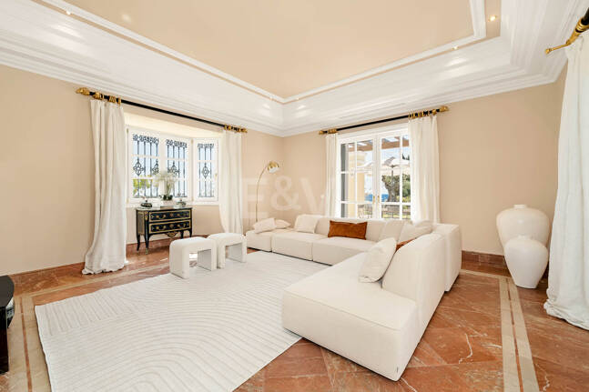 Makelloses klassisches Anwesen in Marbella Hill Club II mit den schönsten Panoramablicken Marbellas