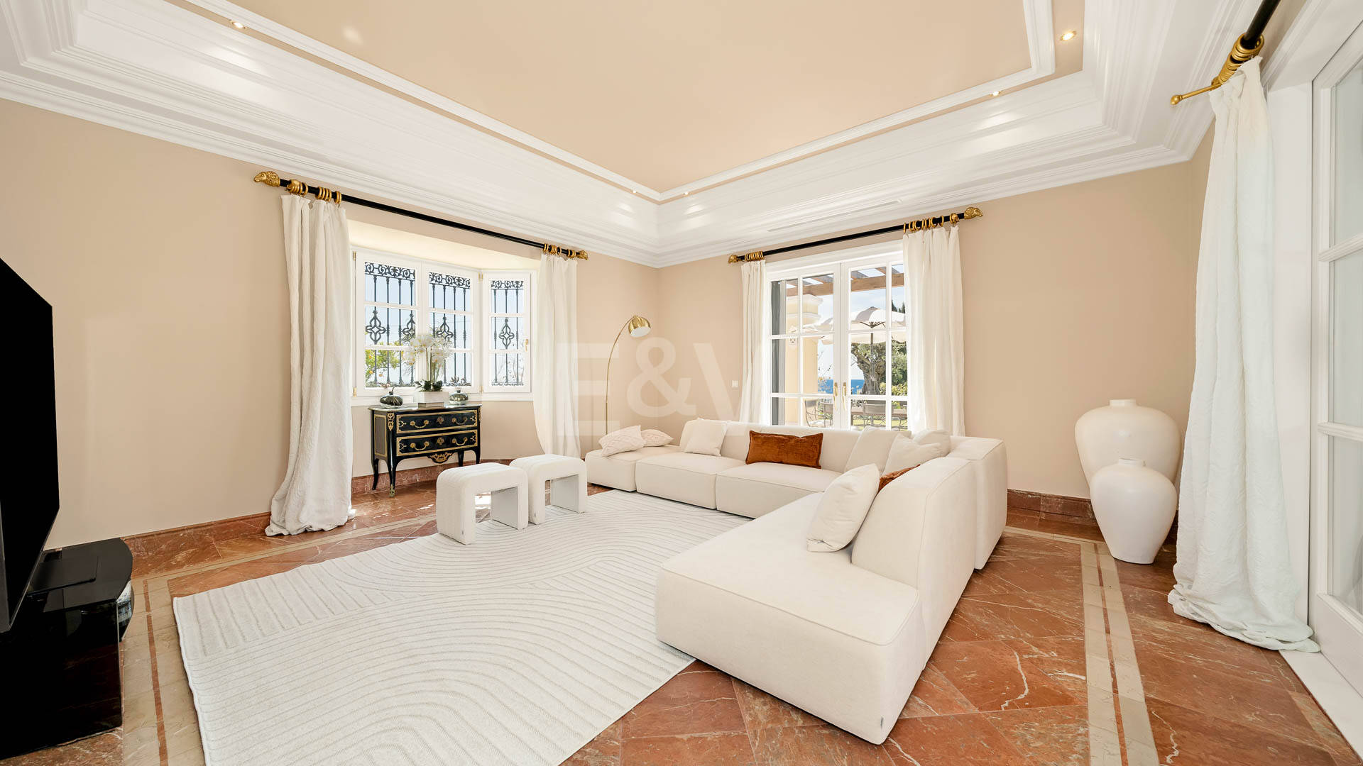 Makelloses klassisches Anwesen in Marbella Hill Club II mit den schönsten Panoramablicken Marbellas