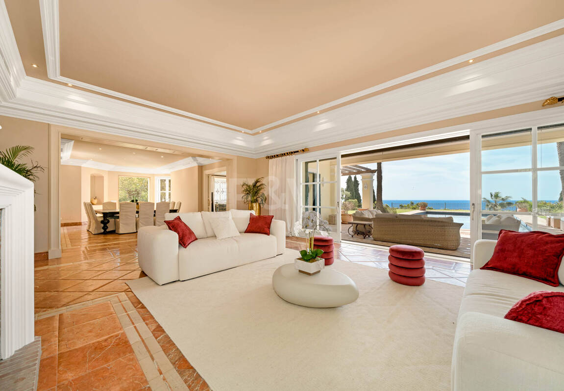 Makelloses klassisches Anwesen in Marbella Hill Club II mit den schönsten Panoramablicken Marbellas