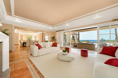 Makelloses klassisches Anwesen in Marbella Hill Club II mit den schönsten Panoramablicken Marbellas