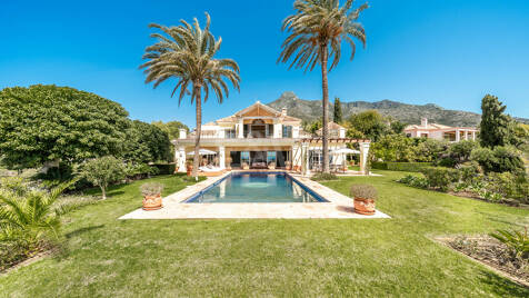 Impecable mansión clásica en Marbella Hill Club II con las mejores vistas panorámicas de Marbella