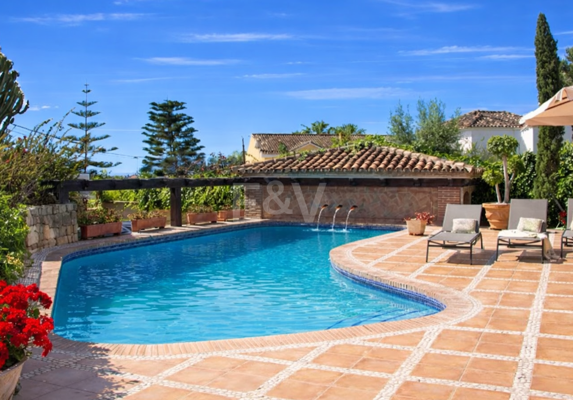 Encantadora villa de estilo clásico con licencia turística cerca del centro de Marbella y la Milla de Oro