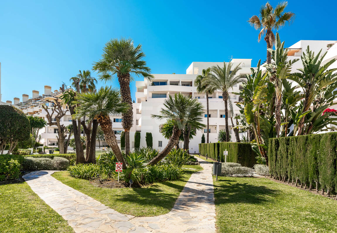 Elegante 4-Schlafzimmer-Wohnung, fußläufig zu Annehmlichkeiten und Puerto Banús