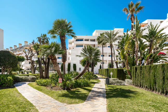 Elegante 4-Schlafzimmer-Wohnung, fußläufig zu Annehmlichkeiten und Puerto Banús