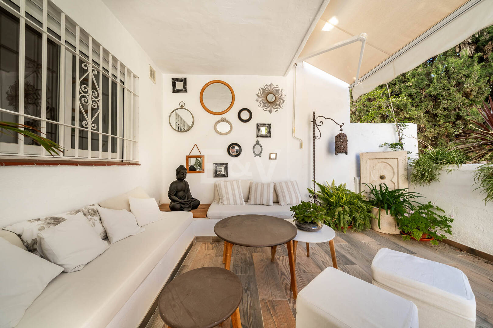 Elegante 4-Schlafzimmer-Wohnung, fußläufig zu Annehmlichkeiten und Puerto Banús