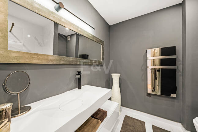 Elegante 4-Schlafzimmer-Wohnung, fußläufig zu Annehmlichkeiten und Puerto Banús