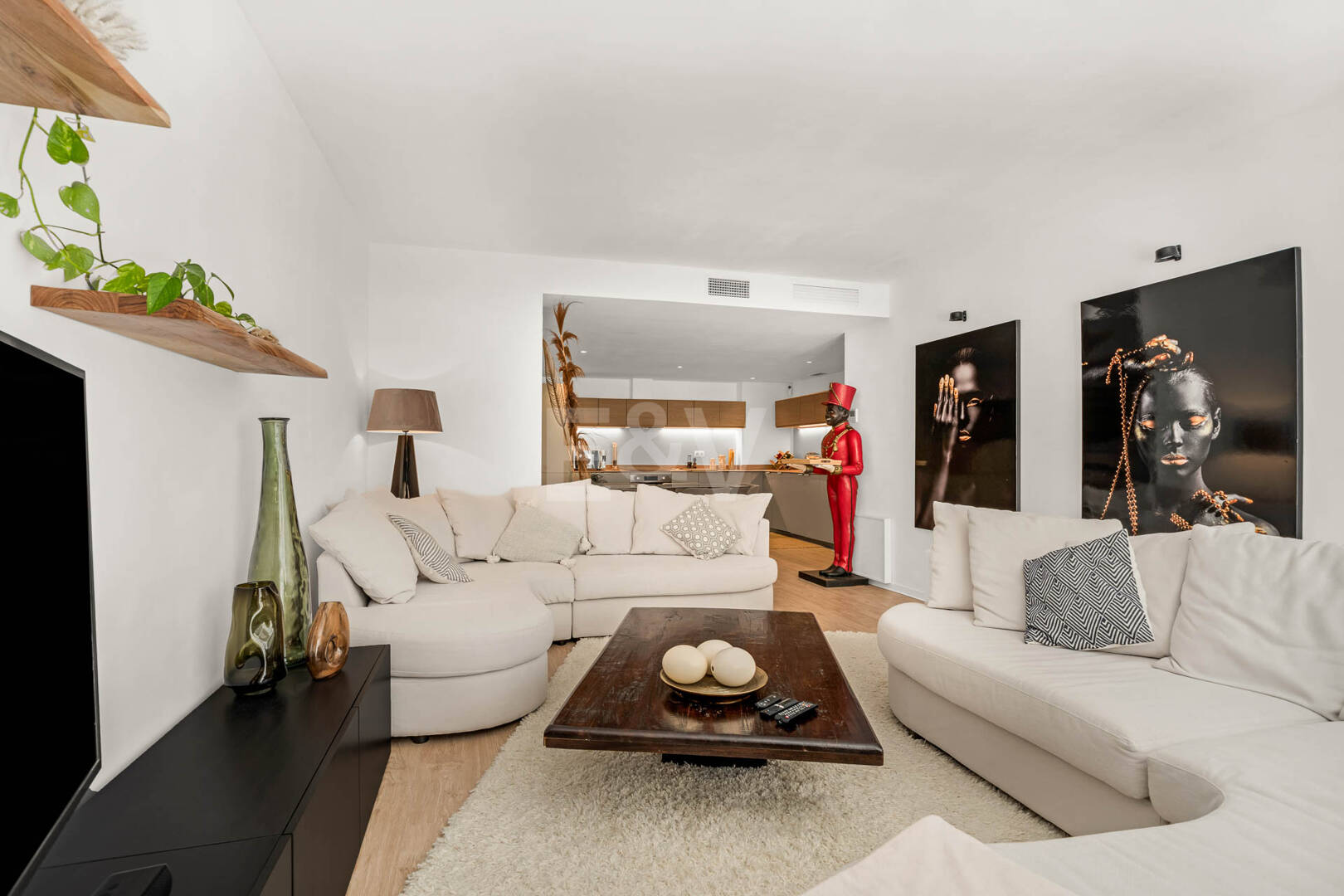 Elegante 4-Schlafzimmer-Wohnung, fußläufig zu Annehmlichkeiten und Puerto Banús