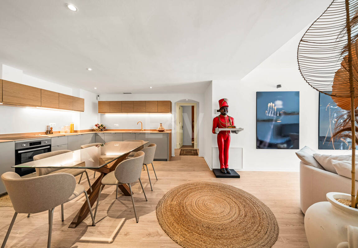 Elegante 4-Schlafzimmer-Wohnung, fußläufig zu Annehmlichkeiten und Puerto Banús