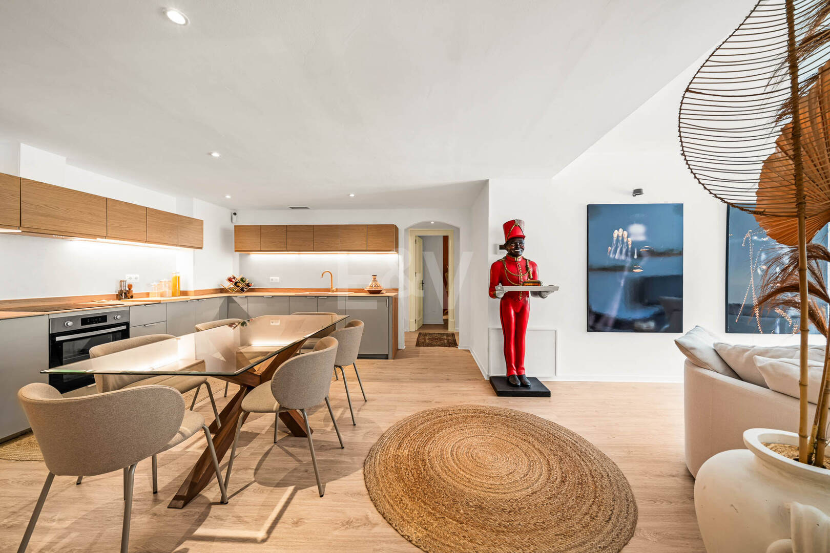 Elegante 4-Schlafzimmer-Wohnung, fußläufig zu Annehmlichkeiten und Puerto Banús