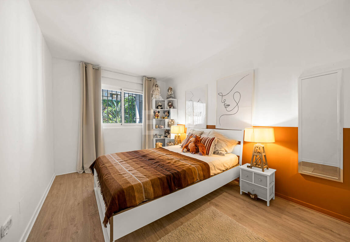 Elegante 4-Schlafzimmer-Wohnung, fußläufig zu Annehmlichkeiten und Puerto Banús